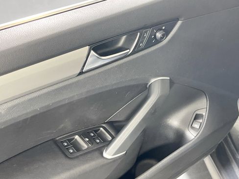 Used 2020 Volkswagen Passat 2.0T SE w/ Sunroof Package image 17