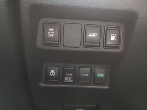 Used 2018 Nissan Rogue SV w/ Premium Package image 22