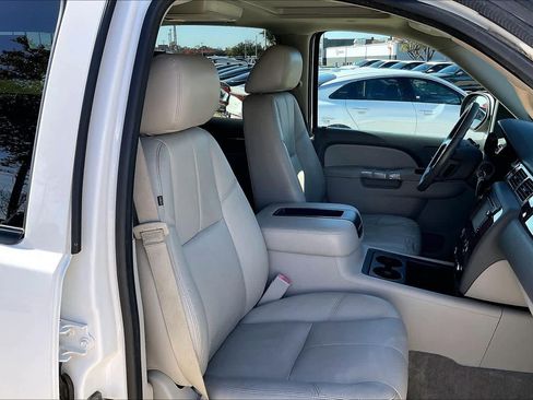 Used 2013 Chevrolet Suburban LT w/ Luxury Package image 13