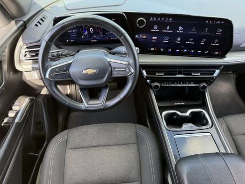 Used 2024 Chevrolet Traverse LT FWD image 14