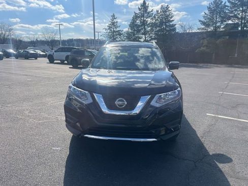 Used 2019 Nissan Rogue SV w/ Premium Package image 2