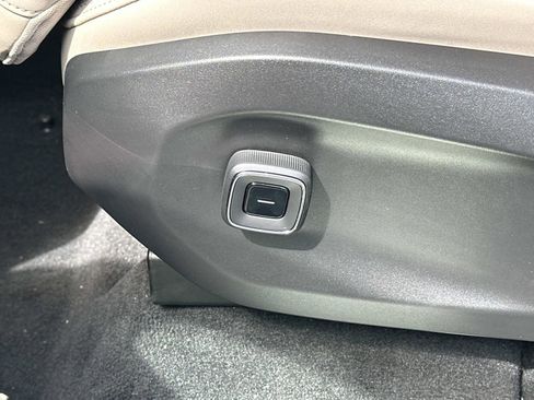 New 2025 Volvo EX90 Ultra w/ Protection Package Premier image 14