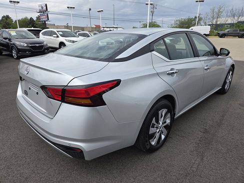Used 2024 Nissan Altima 2.5 S FWD image 3