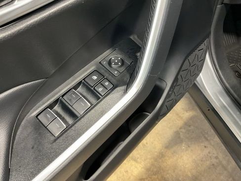Used 2025 Toyota RAV4 XLE AWD/4WD image 16