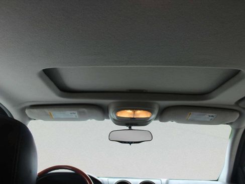 Used 2005 GMC Envoy Denali image 8