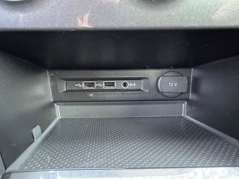 Used 2019 Volkswagen Tiguan SE w/ Panoramic Sunroof Package image 38