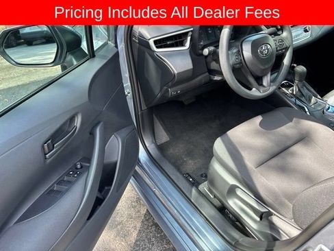Used 2025 Toyota Corolla LE FWD image 5