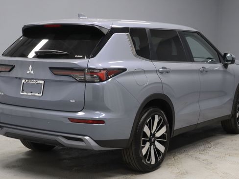 New 2026 Mitsubishi Outlander SE image 8