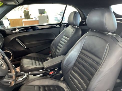 Used 2013 Volkswagen Beetle Turbo 60's Edition image 10