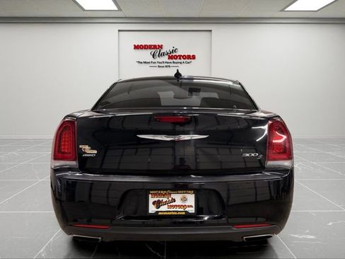 Used 2019 Chrysler 300 S AWD/4WD image 6