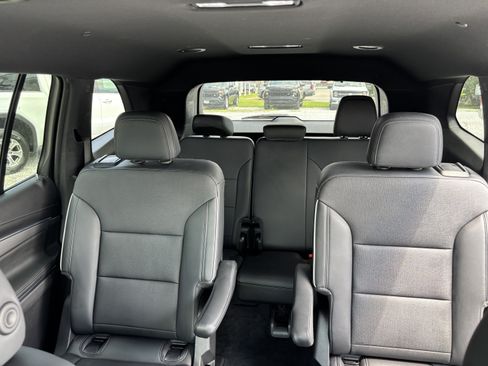 Used 2025 Buick Enclave Preferred AWD/4WD image 8