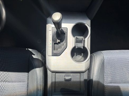 Used 2012 Toyota Camry SE image 19