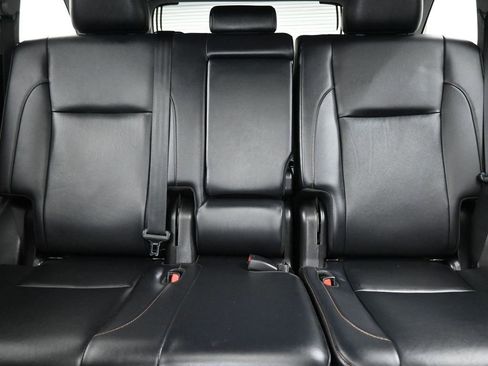 Used 2019 Toyota Highlander XLE image 30