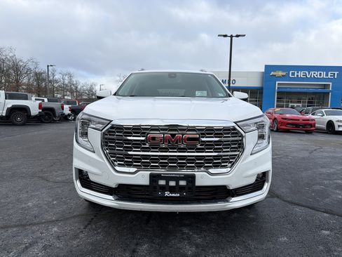 Used 2022 GMC Terrain Denali image 2
