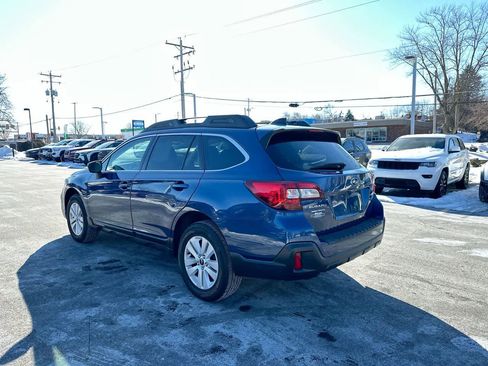 Used 2019 Subaru Outback 2.5i Premium image 11