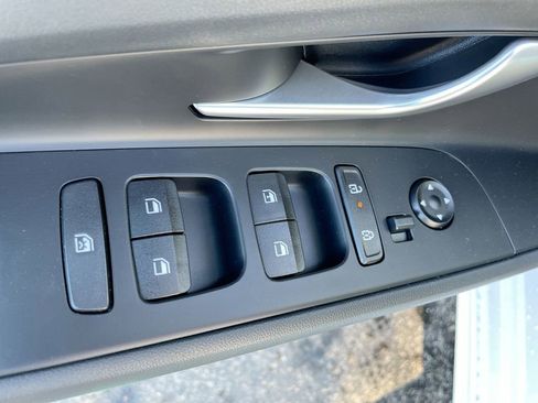 Certified 2025 Hyundai Elantra SE image 39