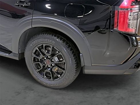 Used 2025 Nissan Armada PRO-4X image 9