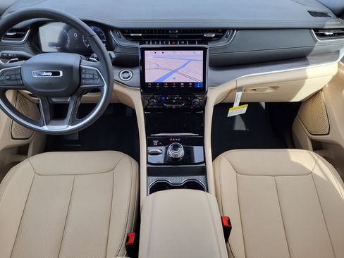 New 2025 Jeep Grand Cherokee Limited w/ Luxury Tech Group II AWD/4WD image 30
