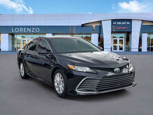 Used 2021 Toyota Camry LE FWD image 3