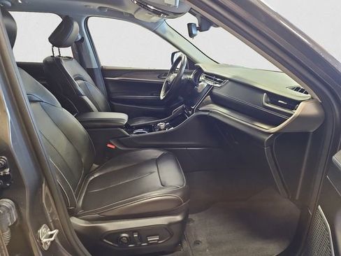 Used 2022 Jeep Grand Cherokee Limited image 16