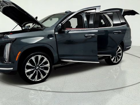 Used 2026 Cadillac Escalade Luxury w/ Touring Package AWD/4WD image 9