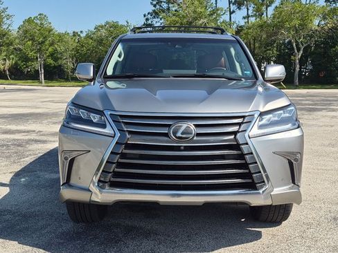Used 2019 Lexus LX 570 4WD w/ Luxury Package image 2