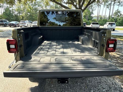 Used 2025 Jeep Gladiator Mojave w/ Convenience Group AWD/4WD image 14