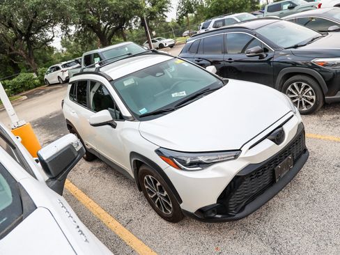 Used 2024 Toyota Corolla Cross AWD Hybrid image 7