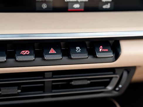 Used 2021 Porsche 911 Targa 4S Heritage Design image 40