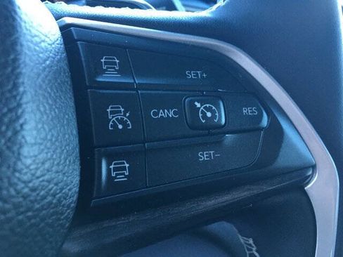 Used 2023 Jeep Grand Cherokee Limited image 11