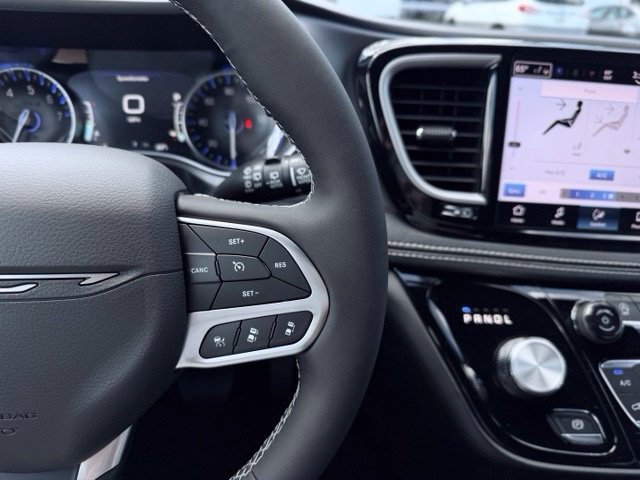 New 2027 Chrysler Pacifica Select FWD image 33