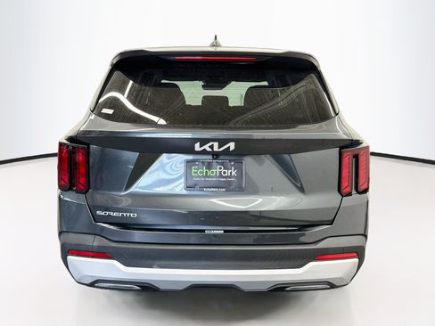 Used 2024 Kia Sorento LX FWD image 7