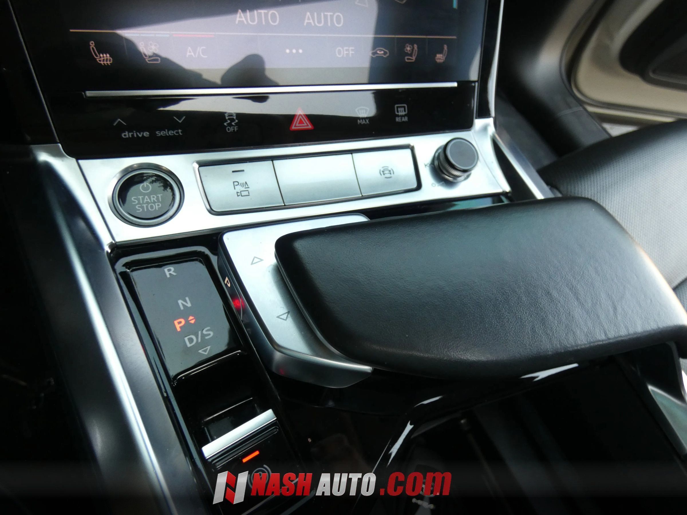 Used 2022 Audi e-tron Premium Plus w/ Premium Plus Package AWD/4WD image 61