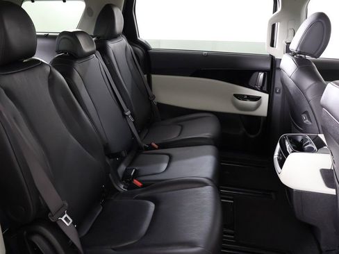 Used 2023 Kia Carnival EX FWD image 33
