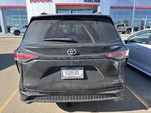 Certified 2022 Toyota Sienna XSE image 8