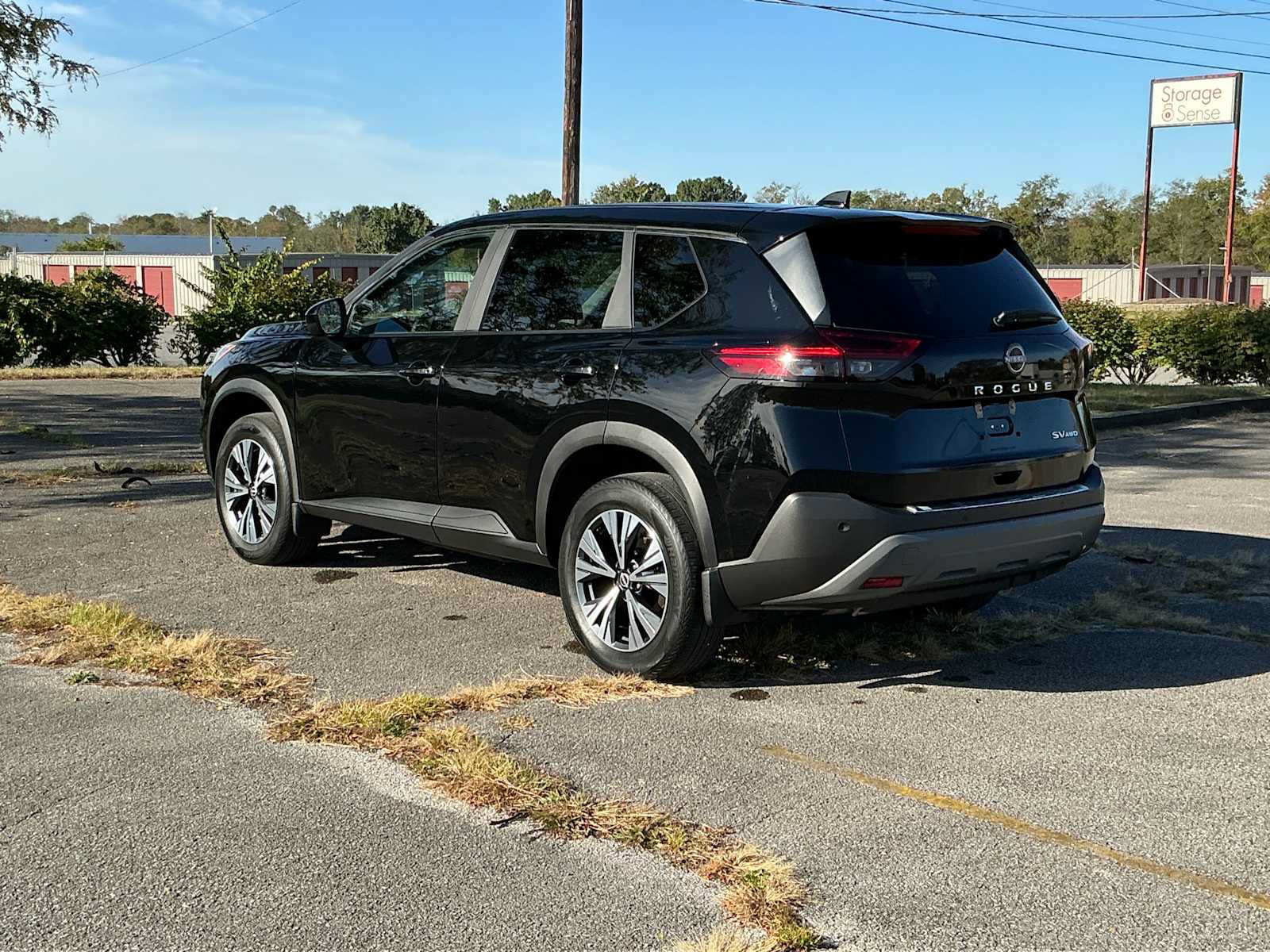 Used 2023 Nissan Rogue SV AWD/4WD image 3
