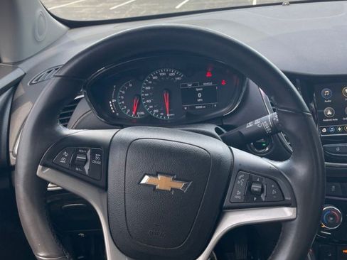 Used 2018 Chevrolet Trax Premier FWD image 12