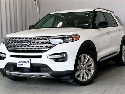 Used 2022 Ford Explorer Limited w/ Equipment Group 301A image 2