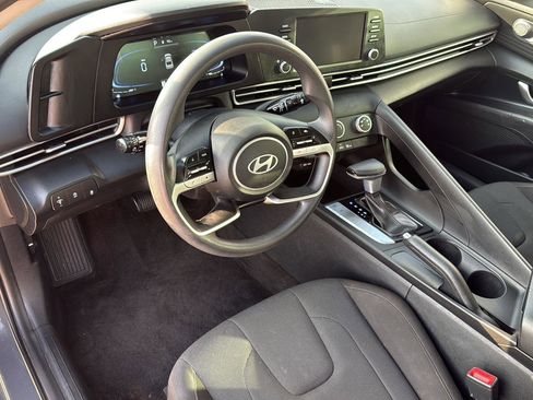Used 2024 Hyundai Elantra SE FWD image 16