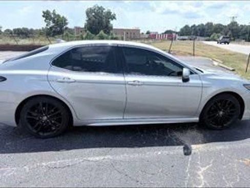 Used 2021 Toyota Camry XSE FWD image 3