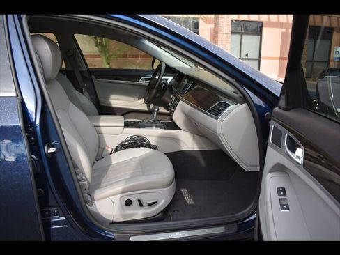 Used 2019 Genesis G80 3.8 RWD image 30