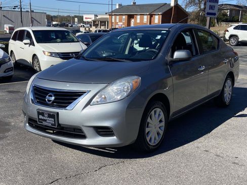 Used 2012 Nissan Versa SV w/ Convenience Pkg image 4