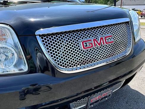 Used 2014 GMC Yukon XL Denali image 28