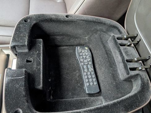 Used 2014 Cadillac Escalade Platinum image 30