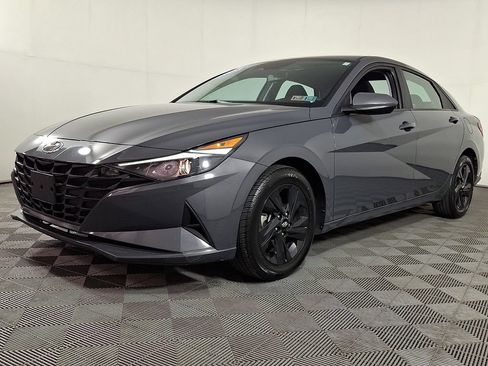 Used 2023 Hyundai Elantra SEL w/ Cargo Package FWD image 6