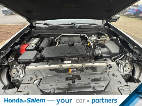 Used 2024 Chevrolet Colorado Z71 w/ Z71 Convenience Package 2 image 10