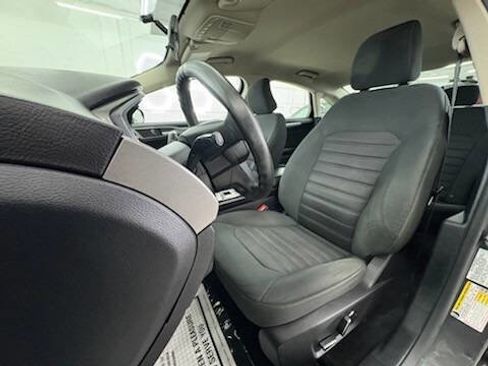 Used 2017 Ford Fusion SE w/ Fusion SE Technology Package image 15