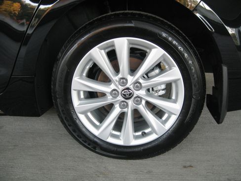 Used 2025 Toyota Corolla LE image 26