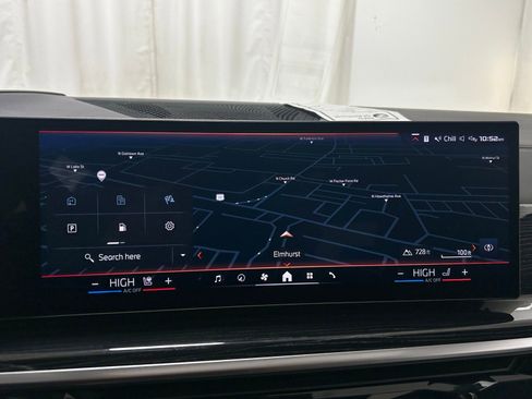 Used 2025 BMW X7 M60i w/ Executive Package image 17