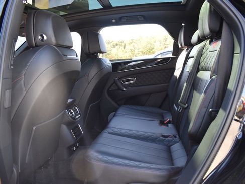 Used 2018 Bentley Bentayga W12 image 27